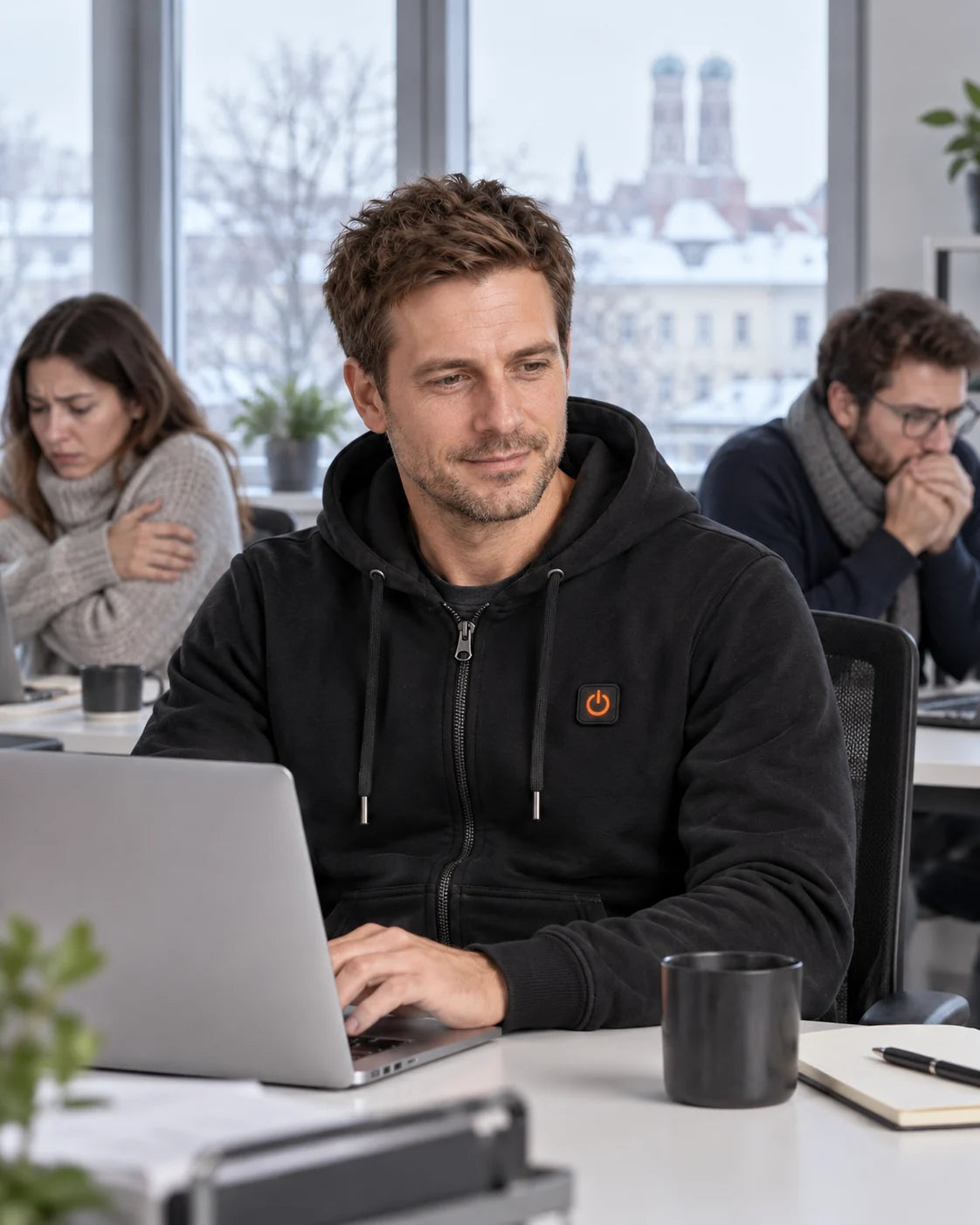 Felpa riscaldata unisex con zip e cappuccio PyreFit Olivora in inverno: in ufficio