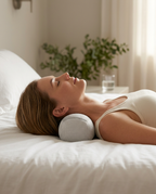 02_lifestyle_bedroom_under_neck.png