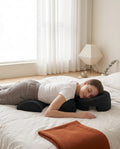 02_lifestyle_bedroom_woman.png