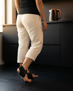 02_lifestyle_worker_standing.png