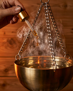 03_lifestyle_pouring_oil.png