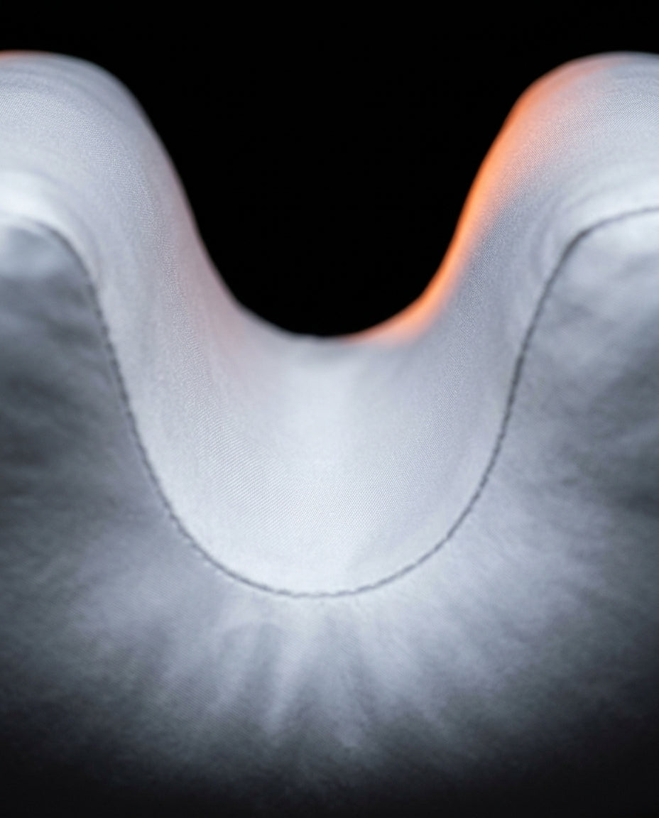 04_macro_curved_cradle.png
