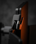 04_macro_hinge.png