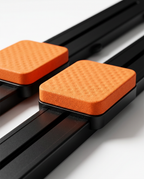 04_macro_orange_kneepads.png