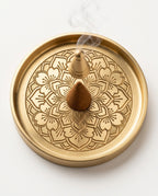 05_macro_engraved_tray.png