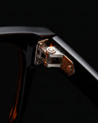 05_macro_hinge_detail.png