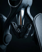 05_macro_hinge_mechanism.png