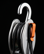 05_macro_pulley_mechanism.png