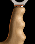 05_macro_wood_handle.png