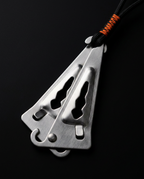 06_macro_door_bracket.png