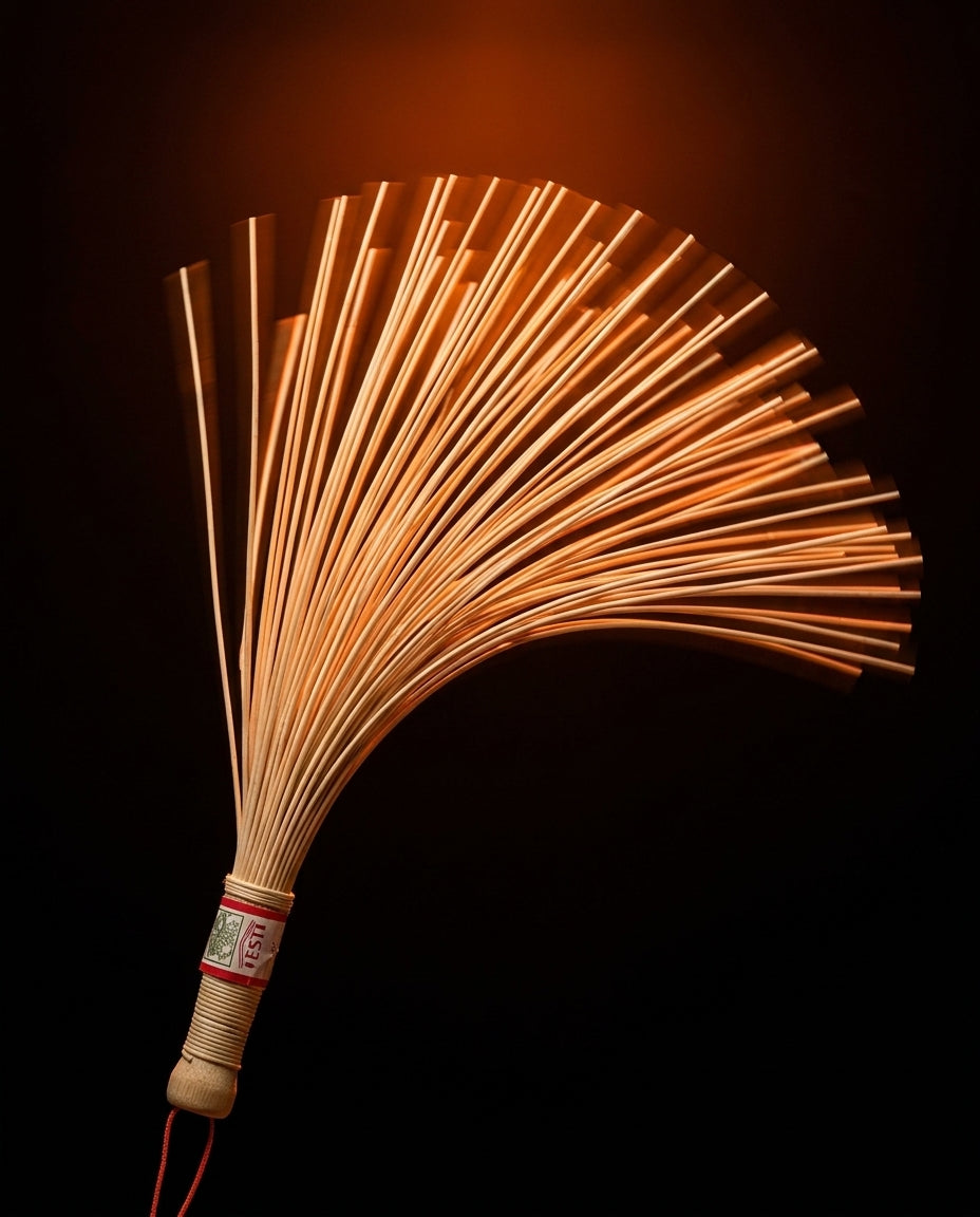06_macro_flex_motion.png