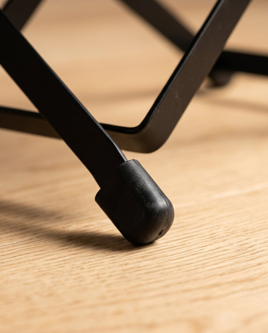06_macro_footcap_floor.png