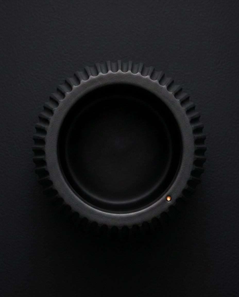 06_macro_top_view_cup_opening.png