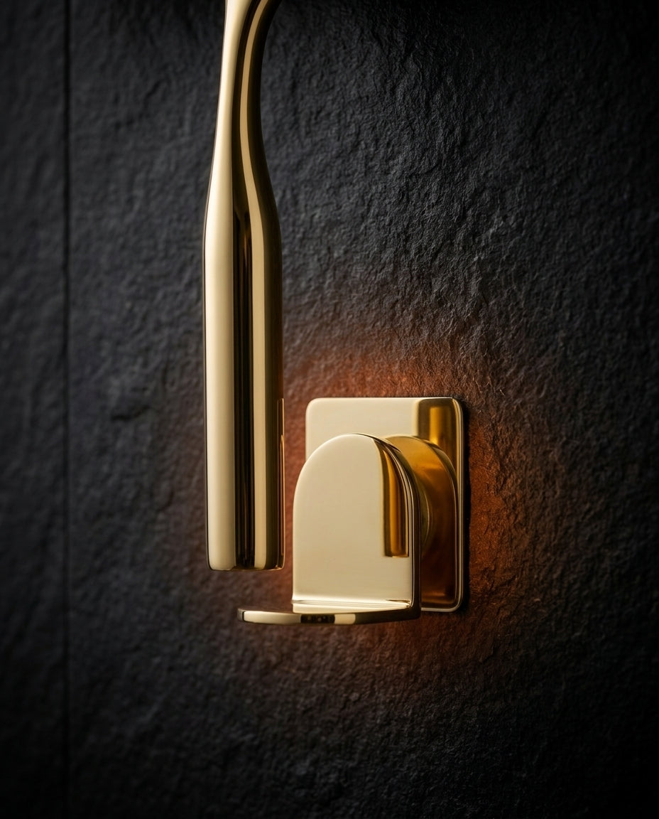 06_macro_wall_hook.png