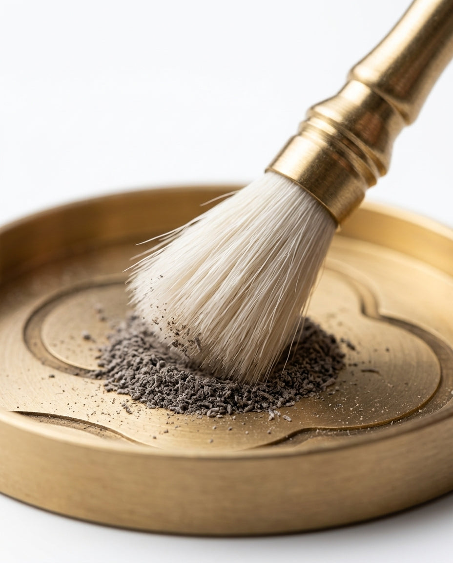07_macro_brush_detail.png