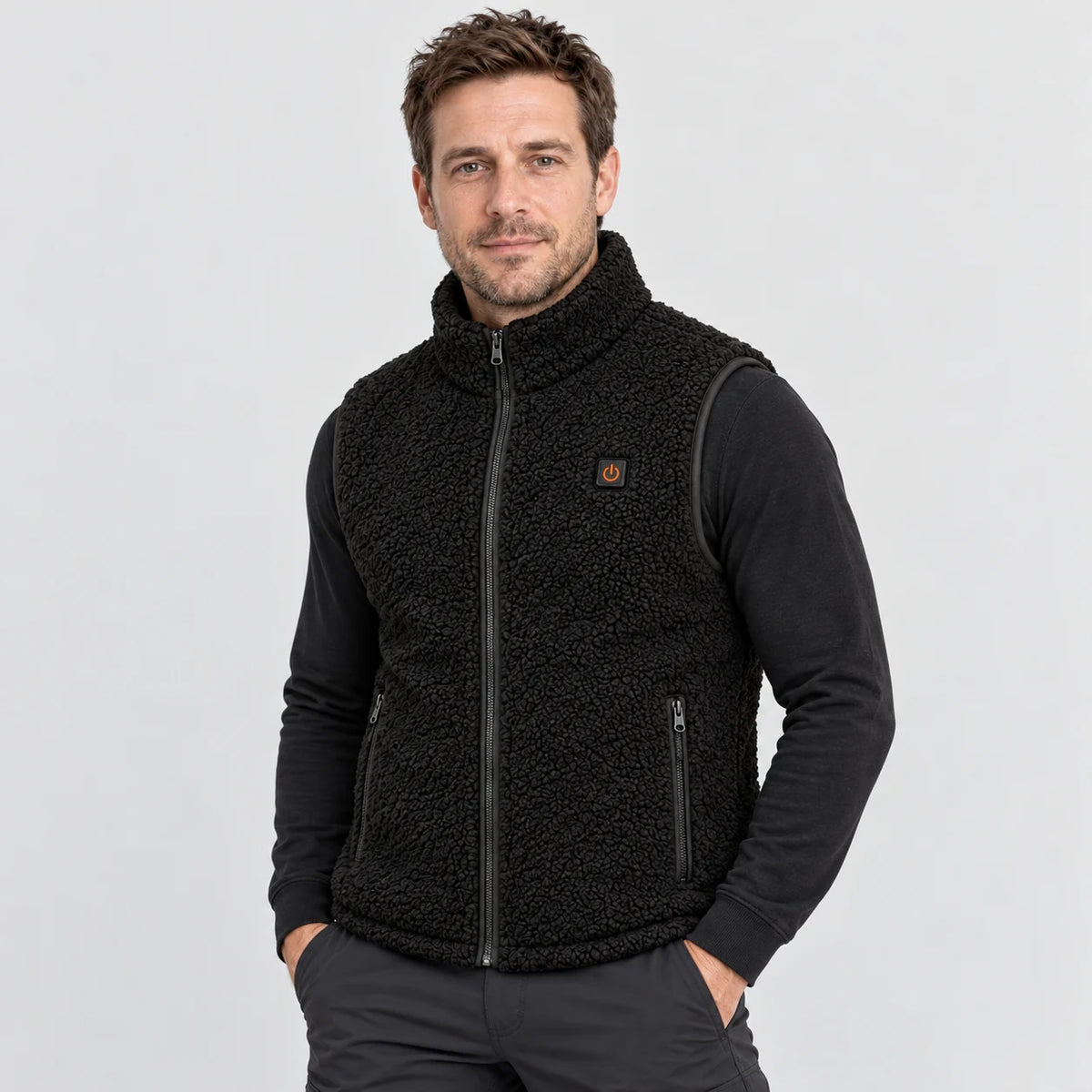 Gilet riscaldato in sherpa PyreFit Amparo, vista frontale sul modello