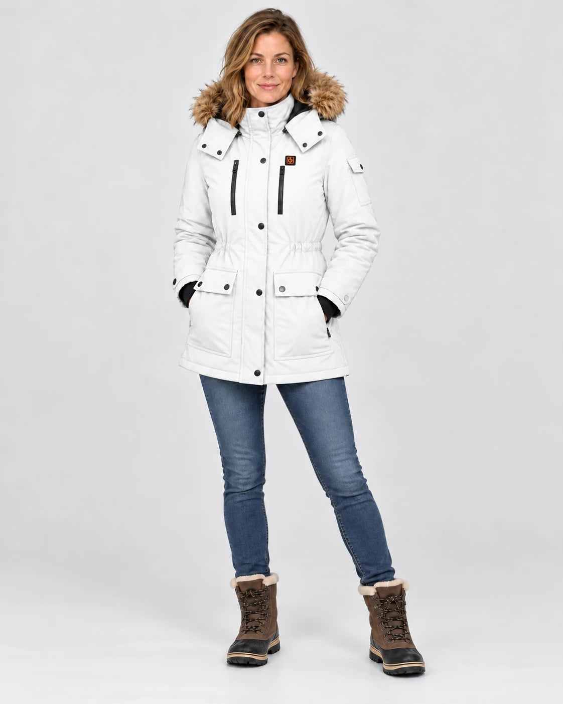 Cappotto invernale riscaldato da donna PyreFit Apexor in bianco, vista a figura intera