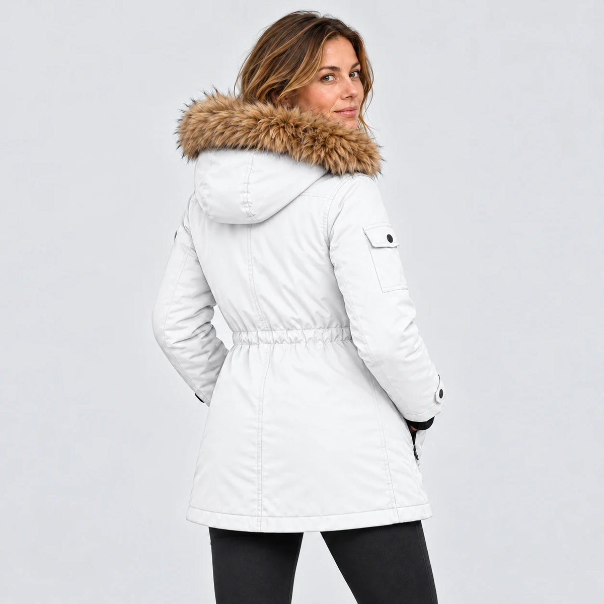 Cappotto invernale riscaldato da donna PyreFit Apexor in bianco, vista posteriore