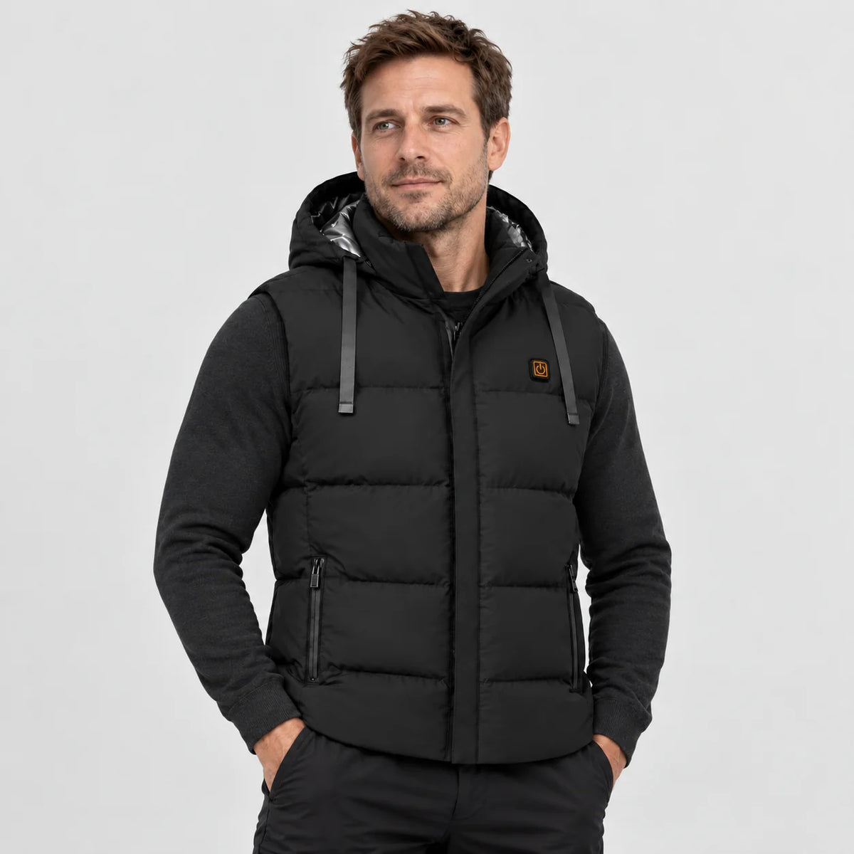 Gilet riscaldato unisex con cappuccio PyreFit Horizonor, vista frontale con modello