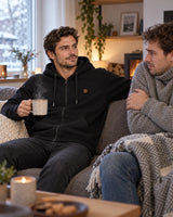 Felpa riscaldata unisex con zip e cappuccio PyreFit Olivora in inverno: a casa