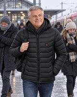 Piumino trapuntato riscaldato da uomo PyreFit Rangor in inverno: sul tragitto per il lavoro