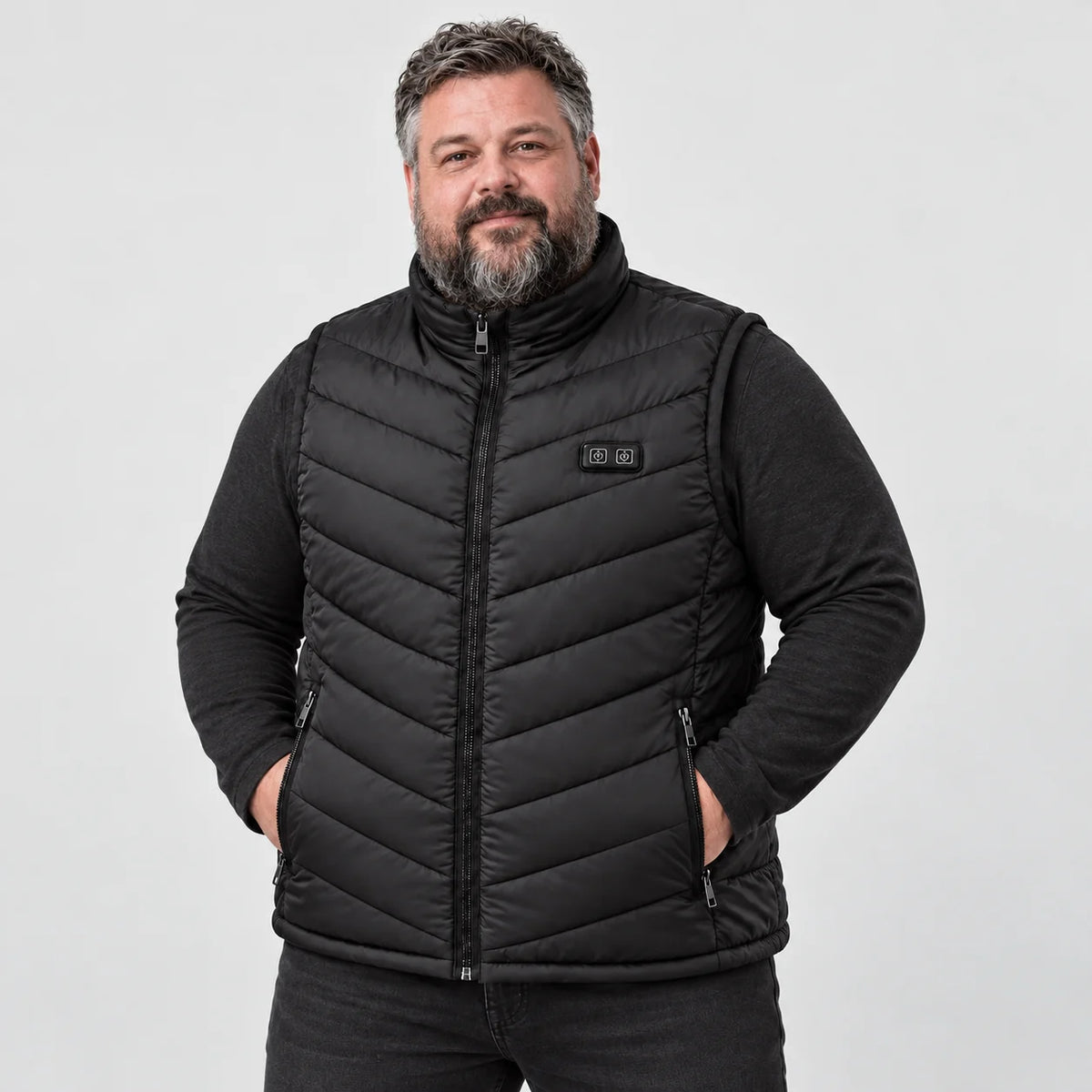 Gilet riscaldato unisex in taglie forti PyreFit Schattor, vista frontale con modello