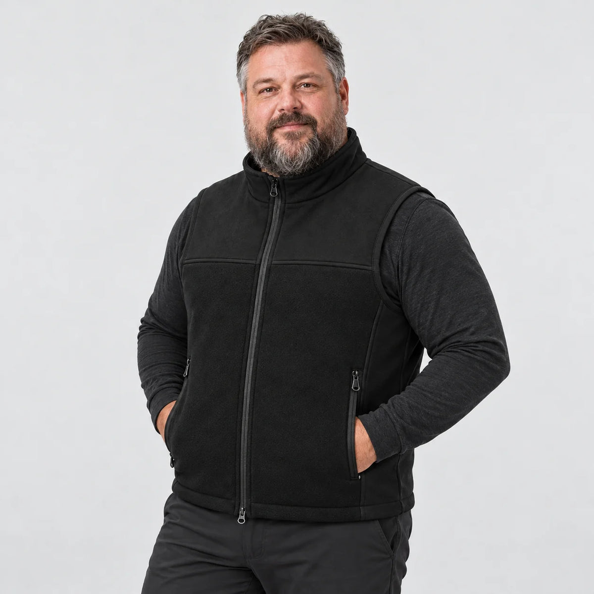 Gilet riscaldato unisex con vestibilità regolabile PyreFit Tarnor, vista frontale sul modello