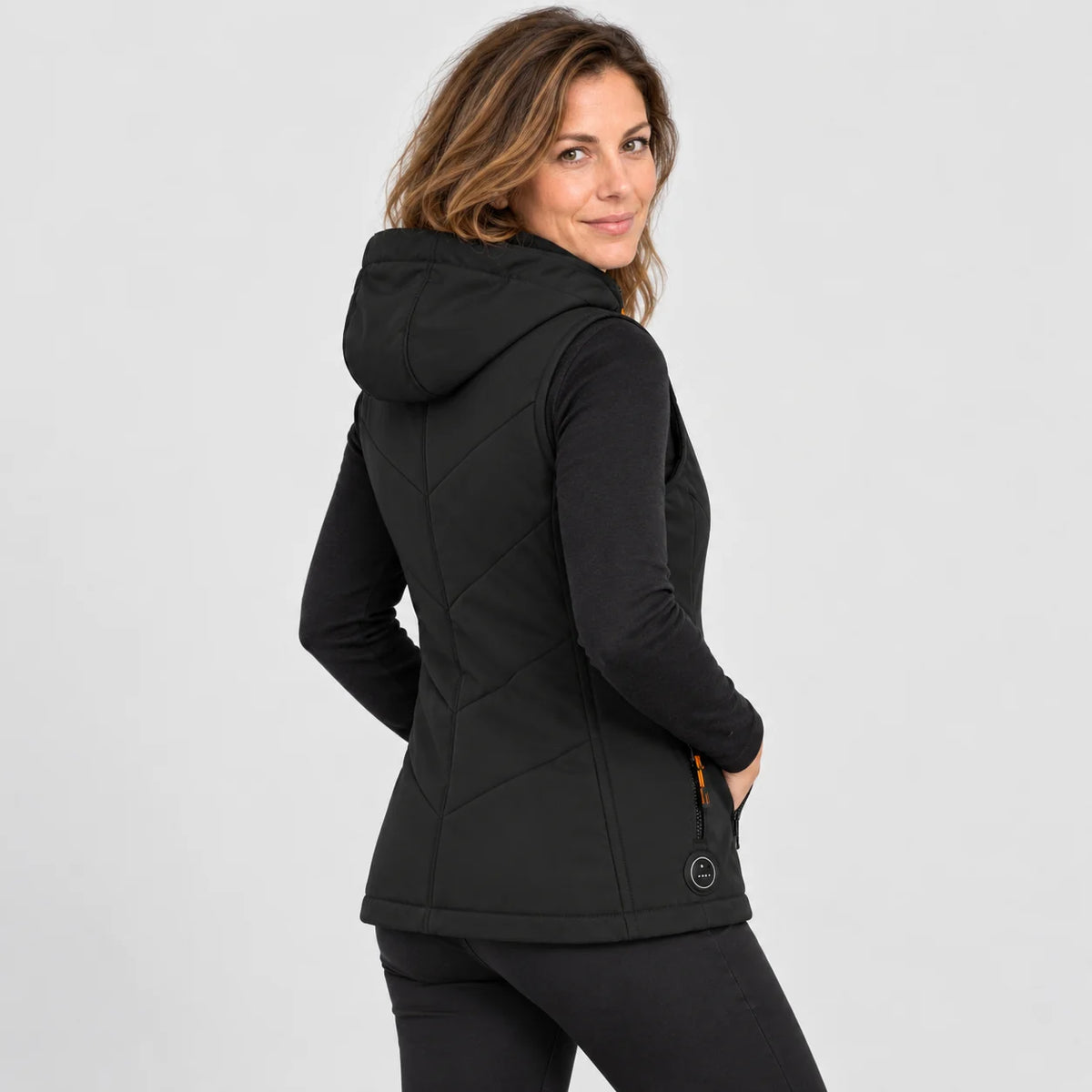 Gilet riscaldato da donna con cappuccio PyreFit Transitor, vista posteriore