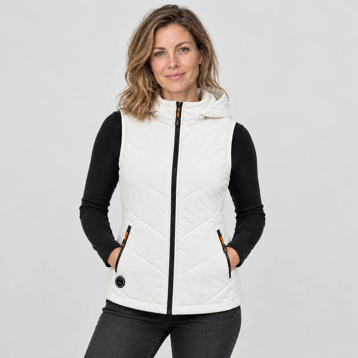 Gilet riscaldato da donna con cappuccio PyreFit Transitor in bianco, vista frontale