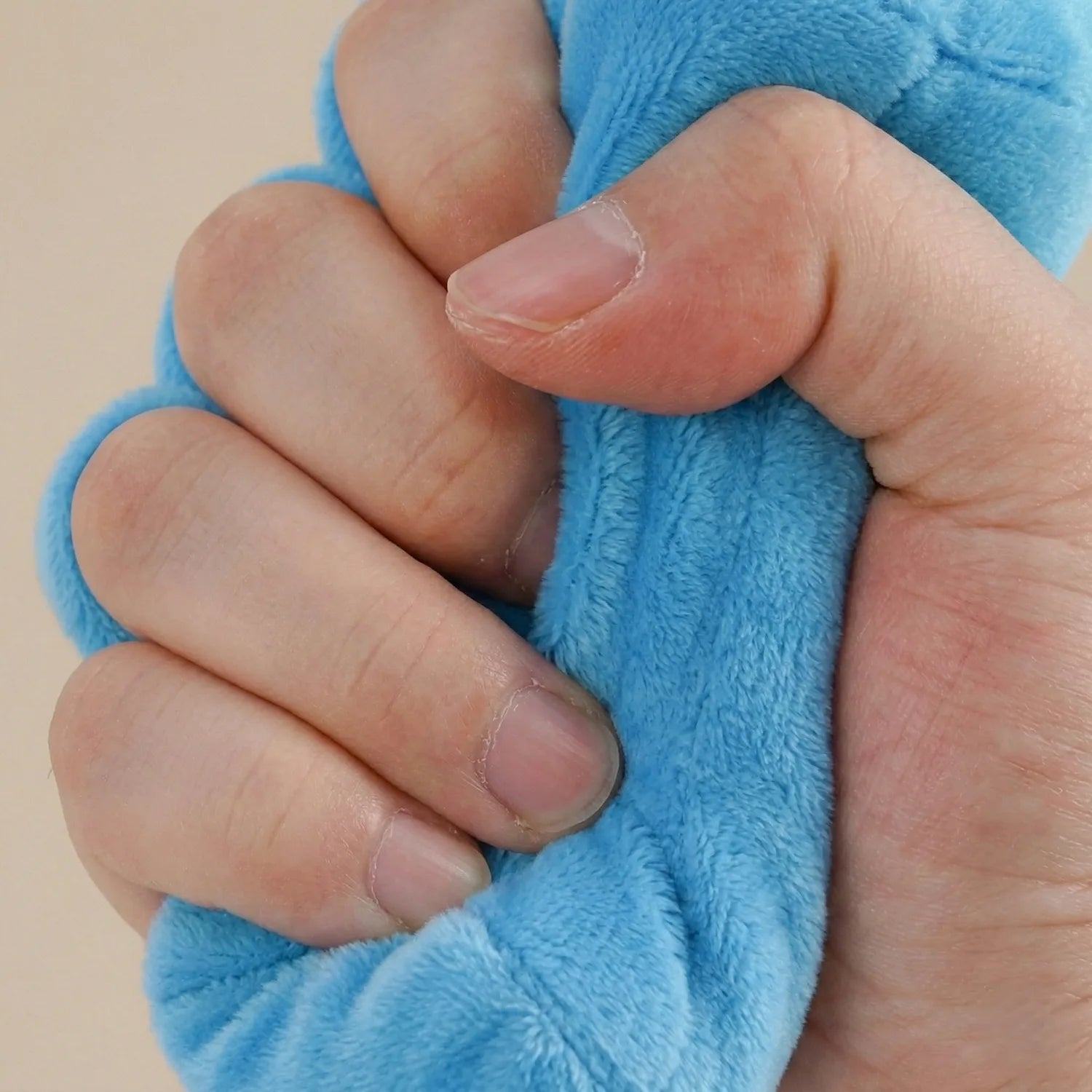 Una pausa per la mano alla scrivania